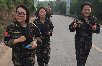 ���˲����������ŗ�������ֱǰ��